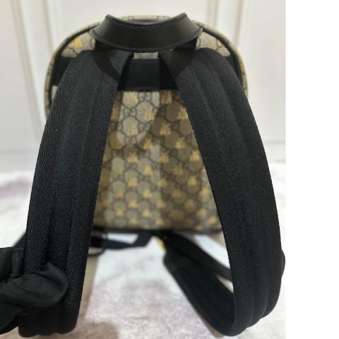 Gucci hotsell backpack inside