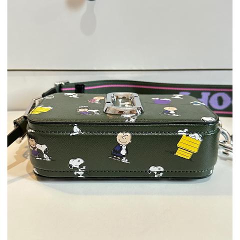 MARC JACOBS✖️SNOOPY Sell Marc Jacobs Snoopy Snapshot Crossbody Bag - Green