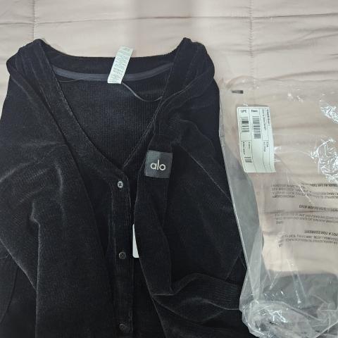 Sell Alo Yoga Chenille Chalet Cardigan - Black | HuntStreet.com