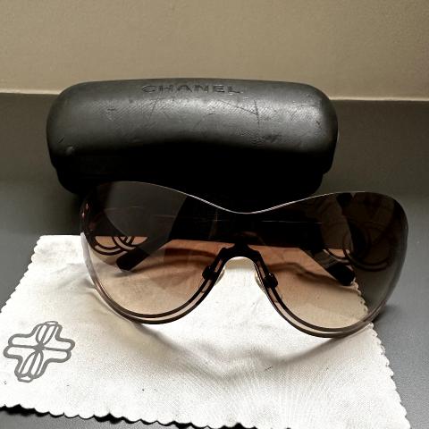 Sell Chanel Gradient CC 4144 Shield Sunglasses - Black/Brown  display picture 1
