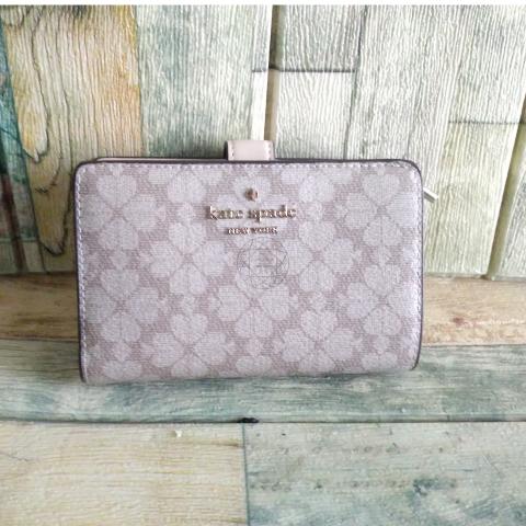 【★新作★Kate Spade★ flower Medium コンパク Bifold 財布】 Amazon.com: kate spade new york Women's Devin Saffiano