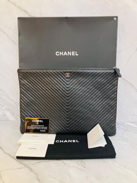 Sell Chanel Cevron Black Clutch - Black | HuntStreet.com